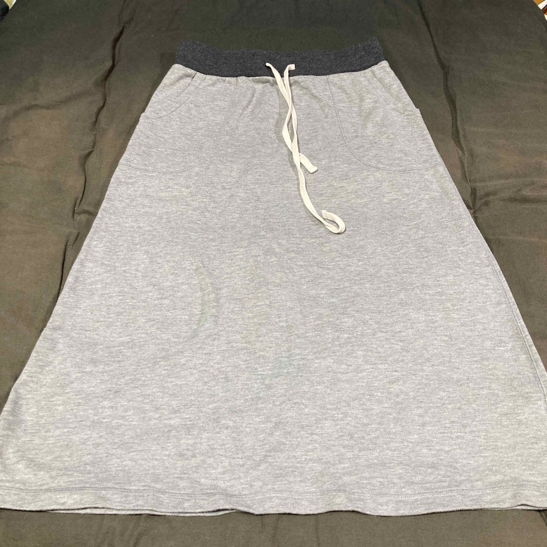 URBAN RESEARCH(アーバンリサーチ)のグレー　ロングスカート レディースのスカート(ロングスカート)の商品写真