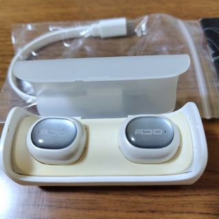 美品　#QCy左右分離型BLUETOOTHイヤホン(ストラップ/イヤホンジャック)