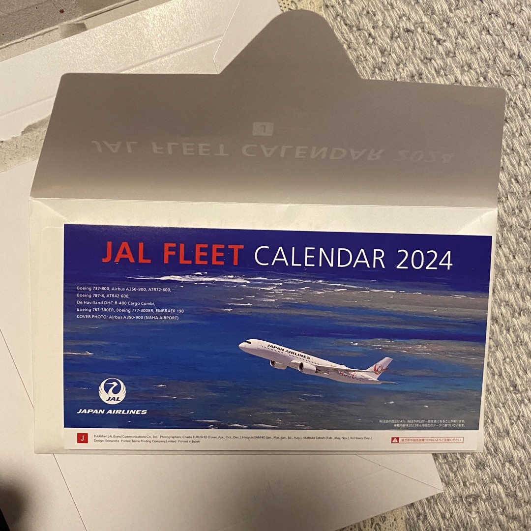 JAL(日本航空)(ジャル(ニホンコウクウ))のJAL 卓上カレンダー　2024 インテリア/住まい/日用品の文房具(カレンダー/スケジュール)の商品写真