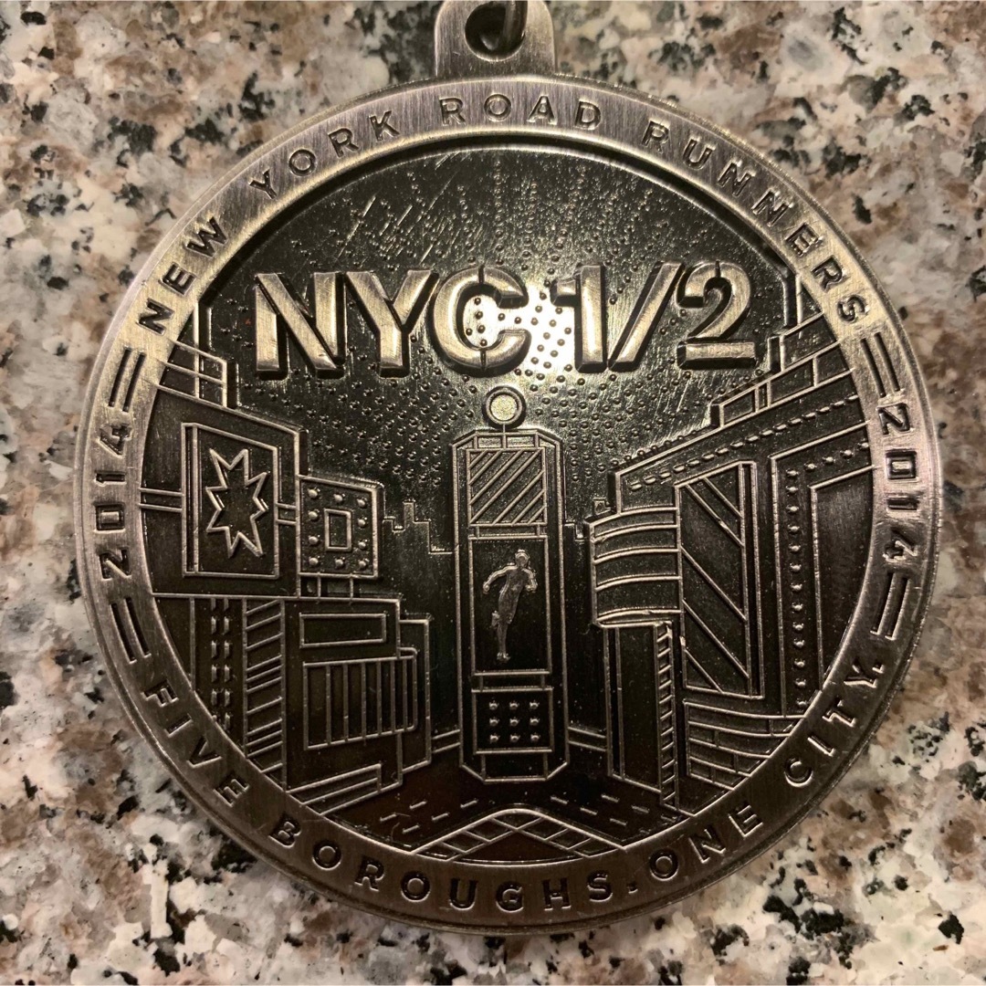 ニューヨークシティハーフマラソン　完走メダル　2個セット スポーツ/アウトドアのランニング(その他)の商品写真