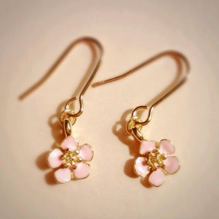 《ハンドメイド》薄紅色の忘れな草 ピアス(ピアス)