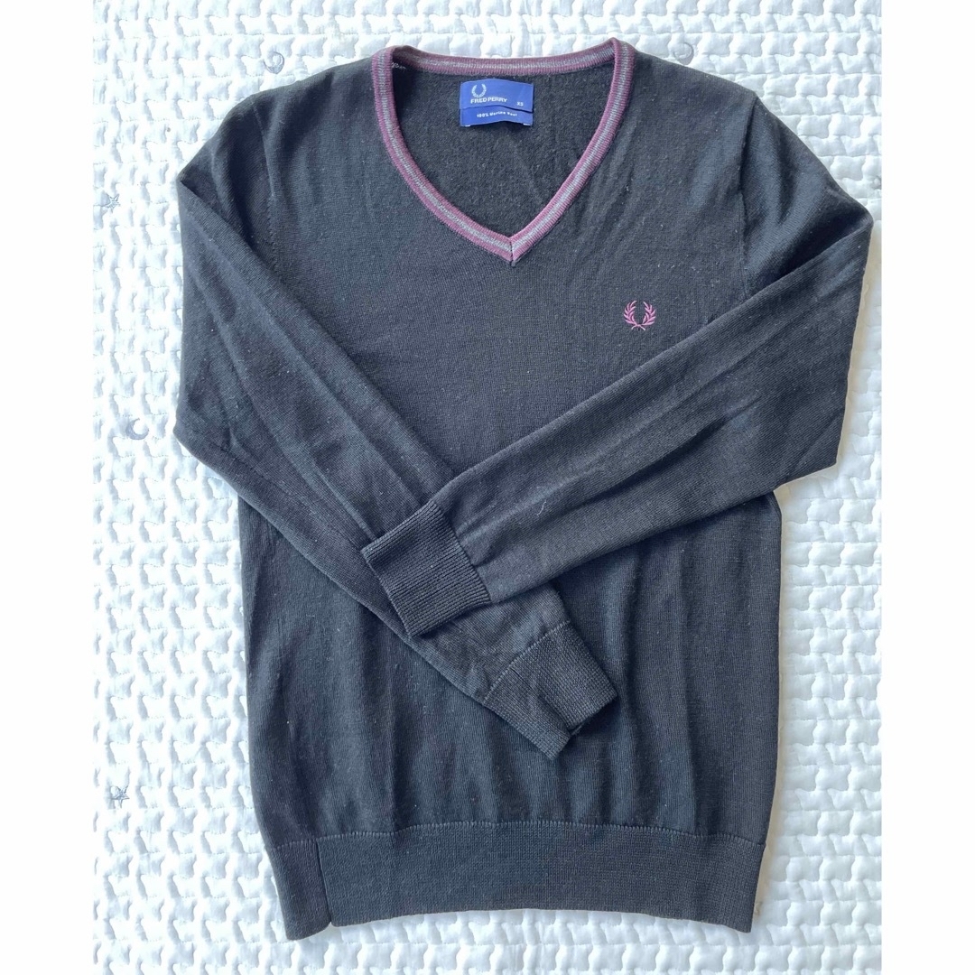 FRED PERRY(フレッドペリー)のフレッドペリー　メリノウールVネックセーター　XS メンズのトップス(ニット/セーター)の商品写真