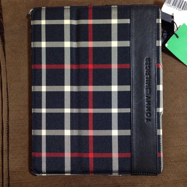 TOMMY HILFIGER(トミーヒルフィガー)のTOMMY HILFIGER ipad2 スマホ/家電/カメラのスマホアクセサリー(モバイルケース/カバー)の商品写真