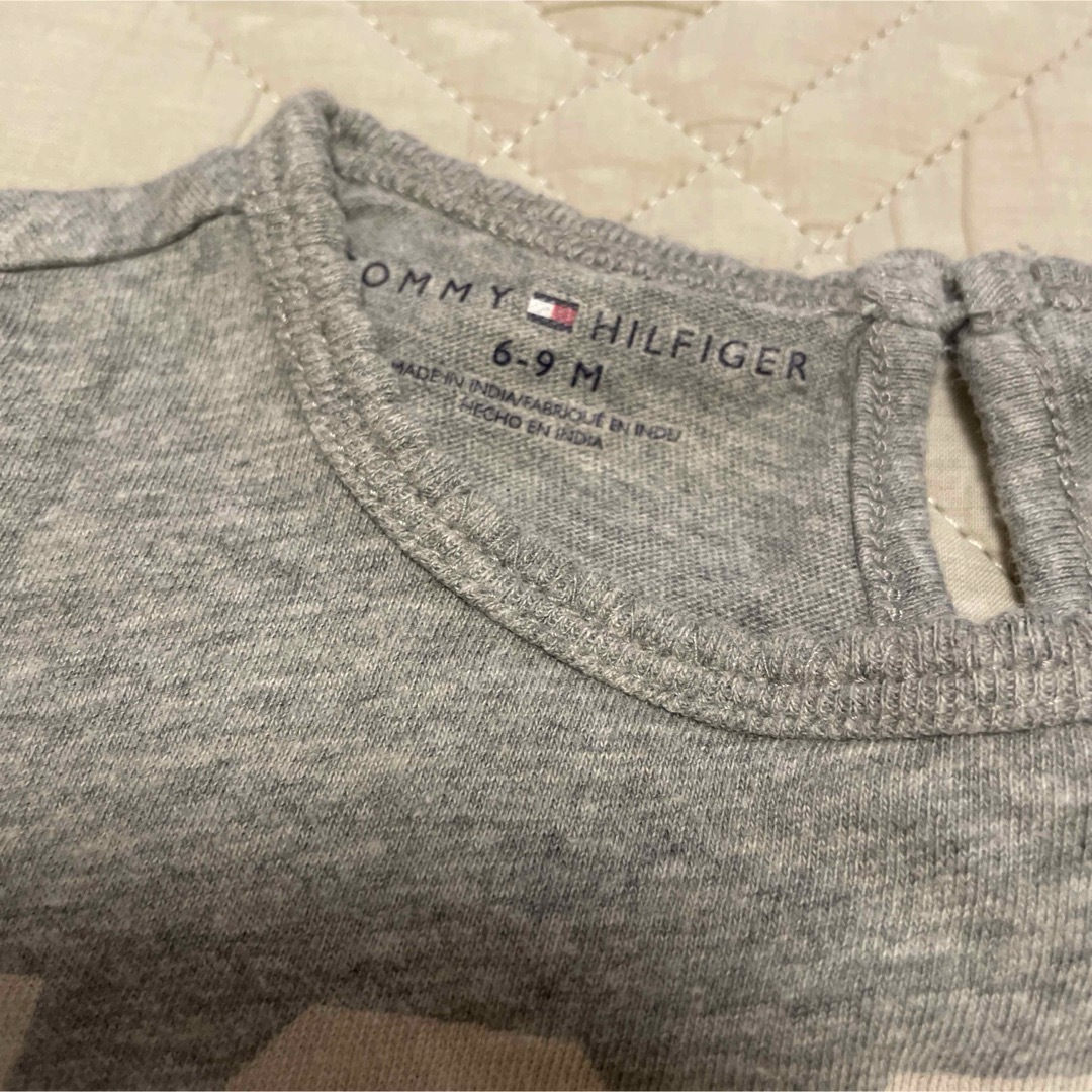 TOMMY HILFIGER(トミーヒルフィガー)のロンT 3枚セット キッズ/ベビー/マタニティのベビー服(~85cm)(シャツ/カットソー)の商品写真