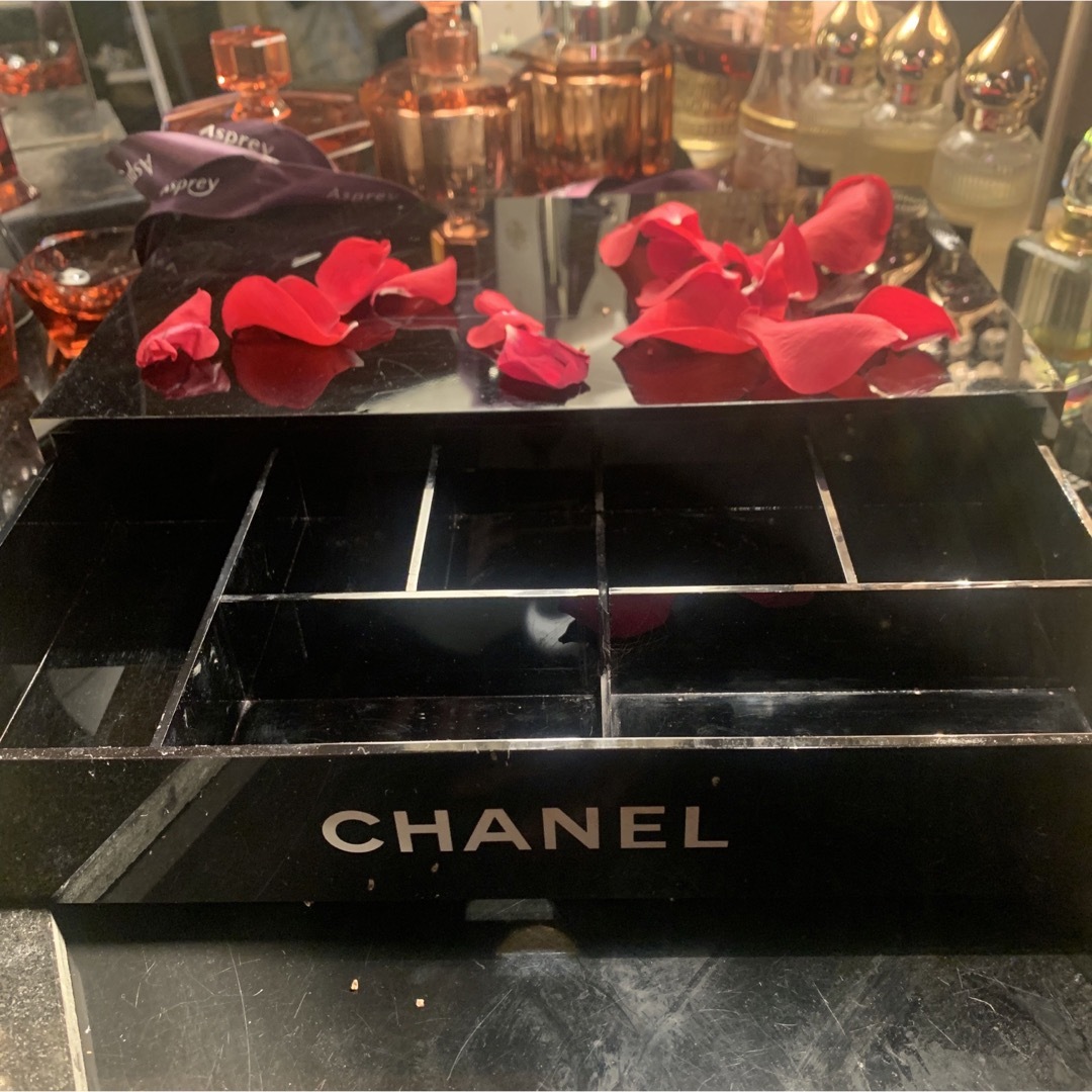 CHANEL(シャネル)の完売　CHANEL  引き出しのボックスのみ コスメ/美容のベースメイク/化粧品(その他)の商品写真