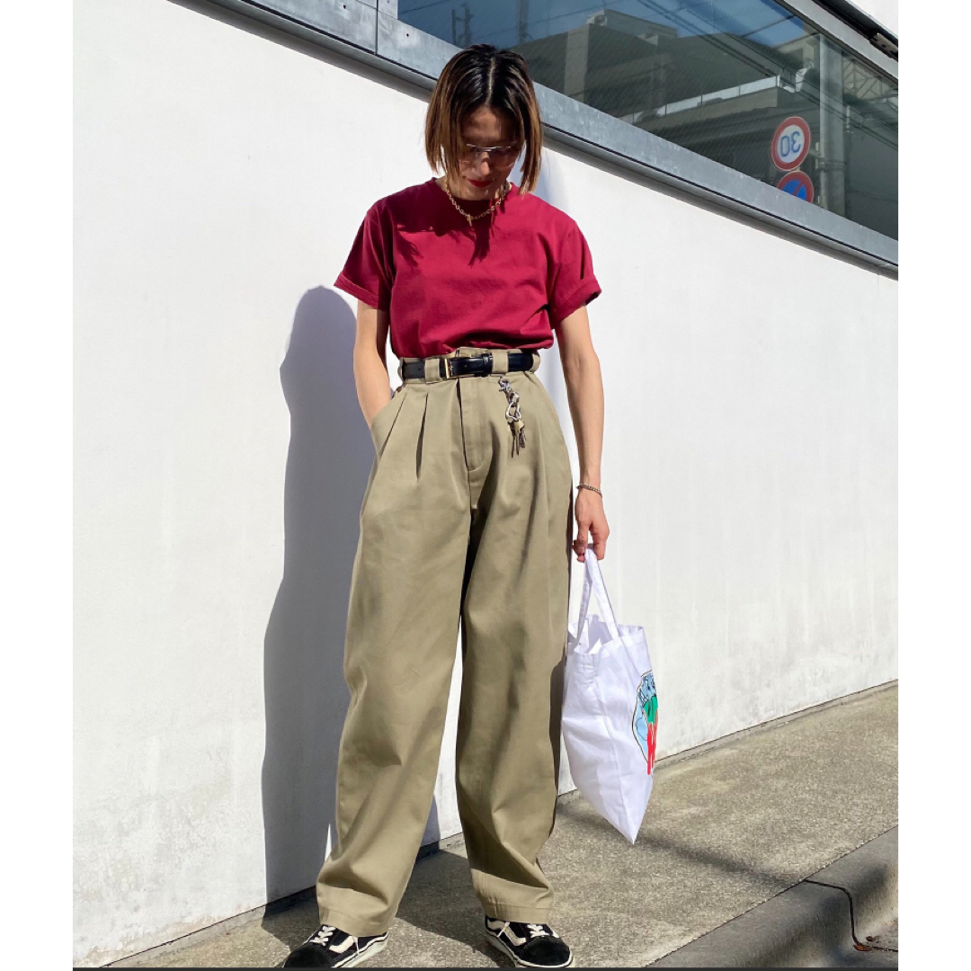 holiday(ホリデイ)のholiday Dickies 2tuck pants サイズ 1 ベージュ レディースのパンツ(チノパン)の商品写真