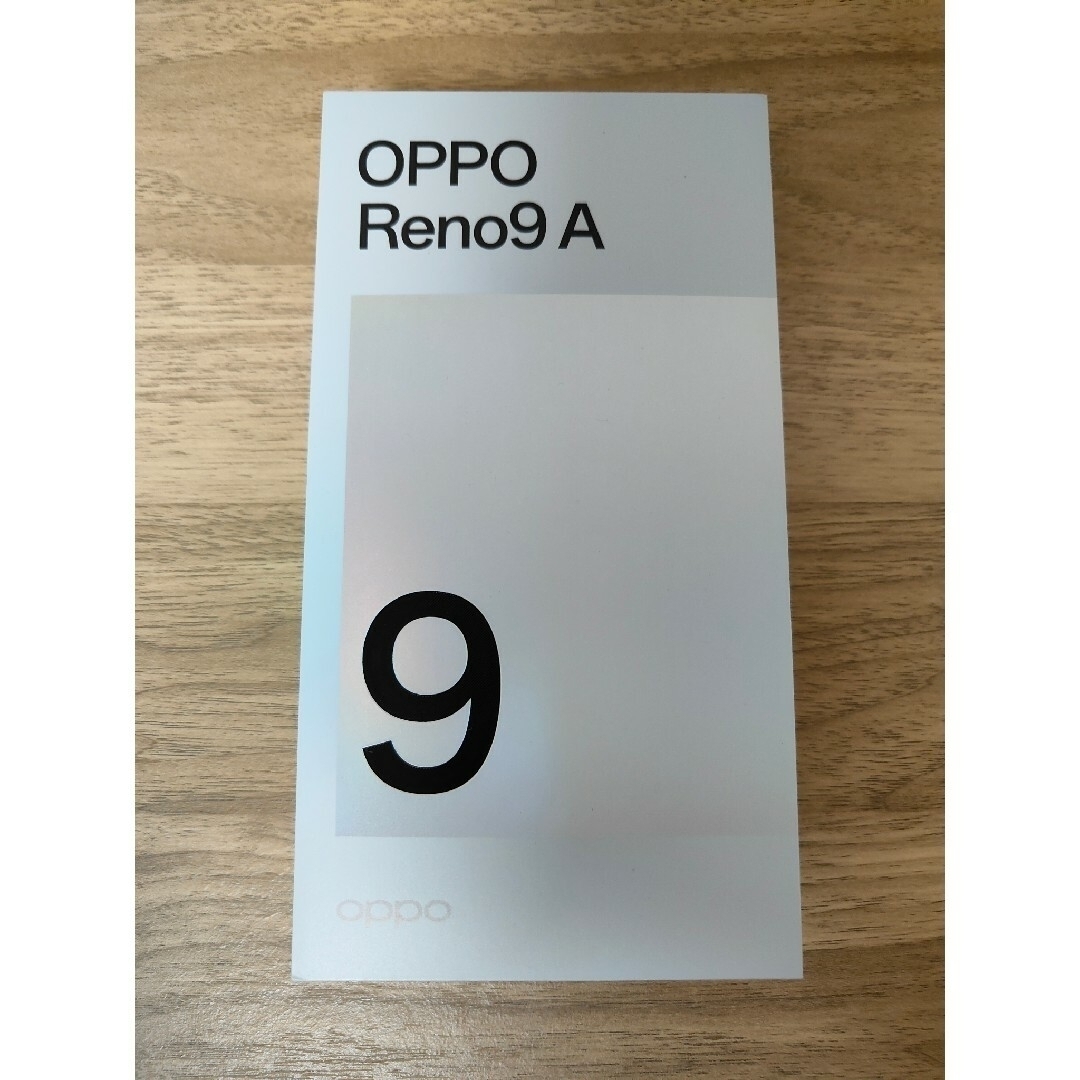 OPPO(オッポ)のOPPO　Reno9A　ムーンホワイト スマホ/家電/カメラのスマートフォン/携帯電話(スマートフォン本体)の商品写真