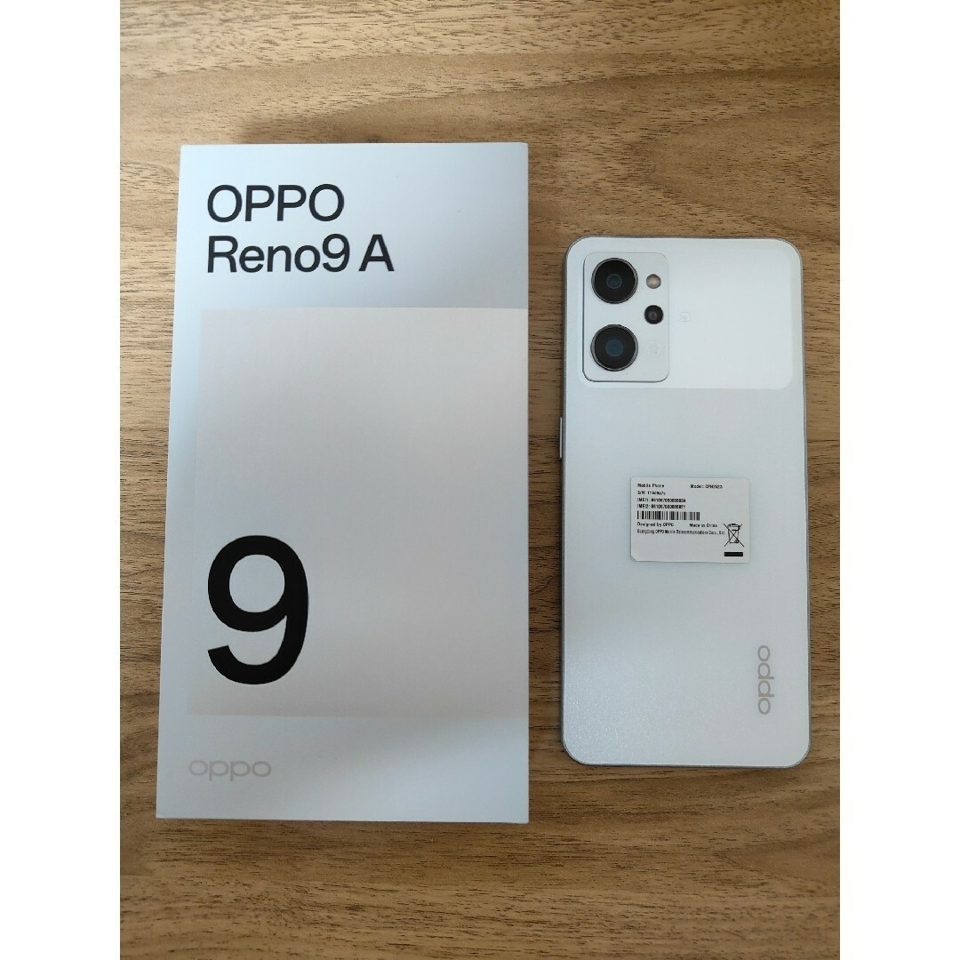 OPPO(オッポ)のOPPO　Reno9A　ムーンホワイト スマホ/家電/カメラのスマートフォン/携帯電話(スマートフォン本体)の商品写真