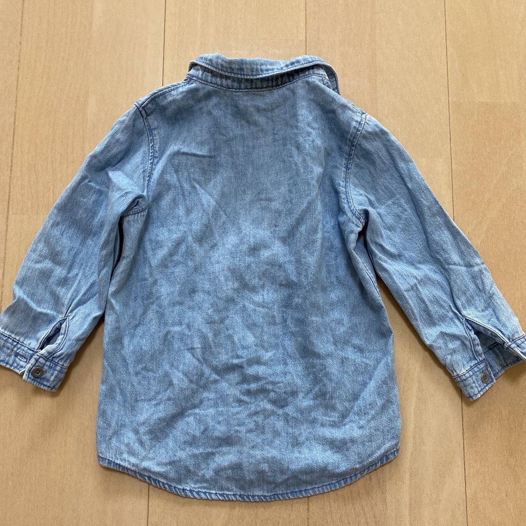 H&M(エイチアンドエム)のH&M デニムシャツ　80 キッズ/ベビー/マタニティのベビー服(~85cm)(シャツ/カットソー)の商品写真