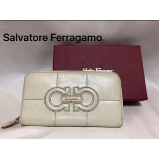 サルヴァトーレフェラガモ(Salvatore Ferragamo)のサルバトーレフェラガモ　ラウンドファスナー 長財布(財布)