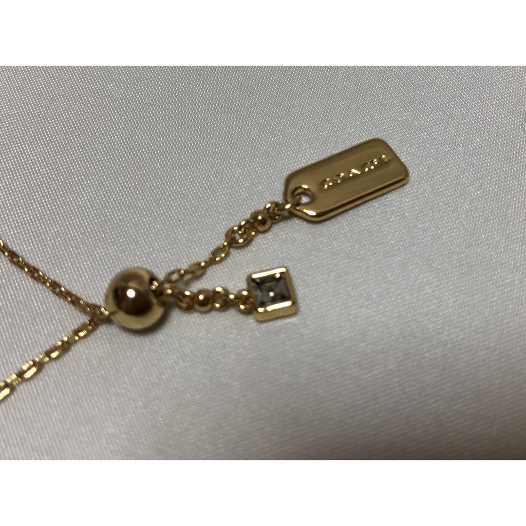 COACH(コーチ)のCOACH コーチブレスレット　ゴールド レディースのアクセサリー(ブレスレット/バングル)の商品写真