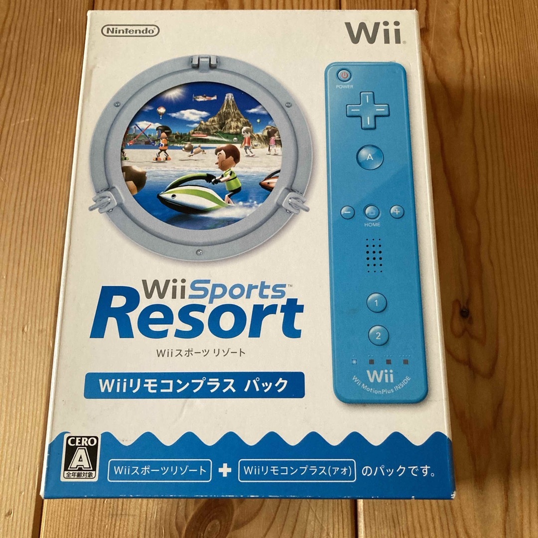 Wii(ウィー)のWiiスポーツ リゾート (「Wiiリモコンプラス (アオ) 」1個同梱)  エンタメ/ホビーのゲームソフト/ゲーム機本体(家庭用ゲーム機本体)の商品写真
