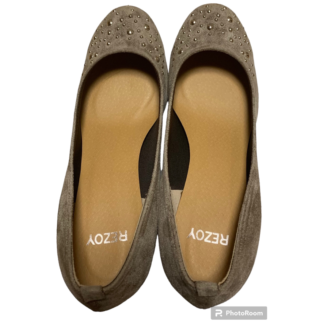 REZOY(リゾイ)のリゾイパンプススタッズビジュー レディースの靴/シューズ(ハイヒール/パンプス)の商品写真