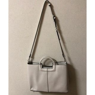 ザラ(ZARA)のZARA バック　白(ショルダーバッグ)