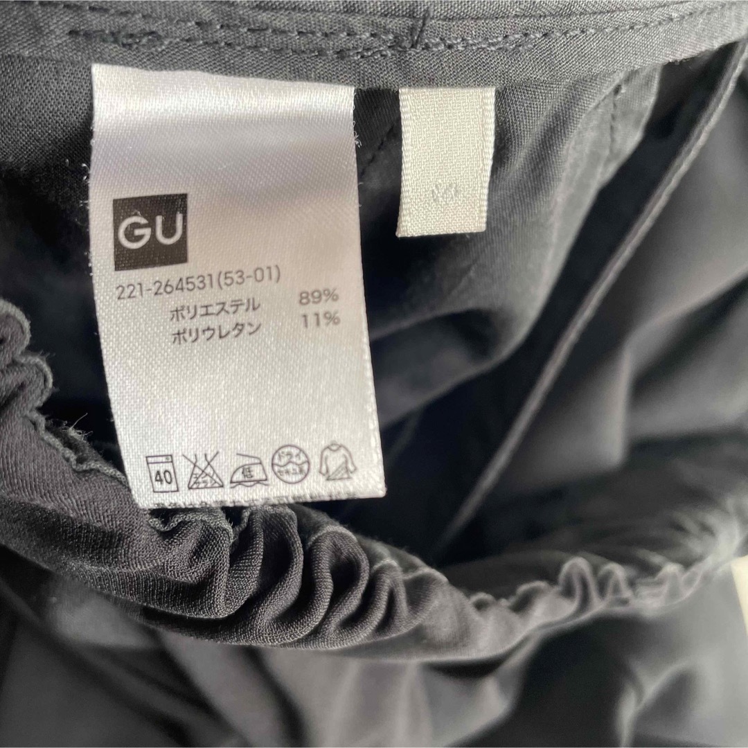 GU(ジーユー)のジーユー　GU イージークロップドテーパードパンツ　s ブラック レディースのパンツ(クロップドパンツ)の商品写真