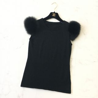 フォクシー(FOXEY)の美品　FOXEY フォクシー　カシミヤ　ファー　トップス　ブラック(カットソー(半袖/袖なし))