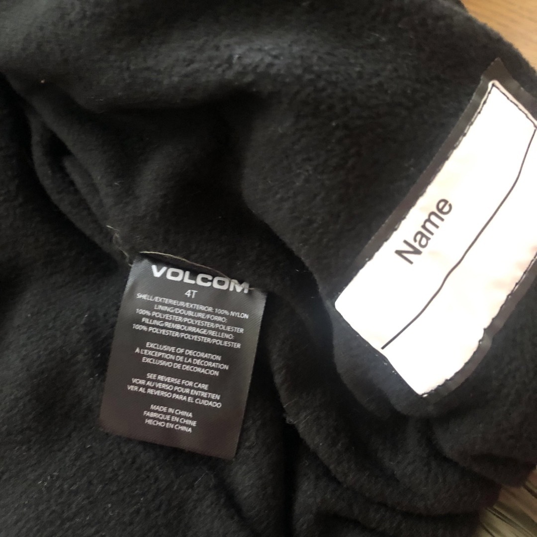 volcom(ボルコム)のレア！VOLCOM新品ボーイズ用ダウン風中綿フリースジャケット　95 100 キッズ/ベビー/マタニティのキッズ服男の子用(90cm~)(ジャケット/上着)の商品写真