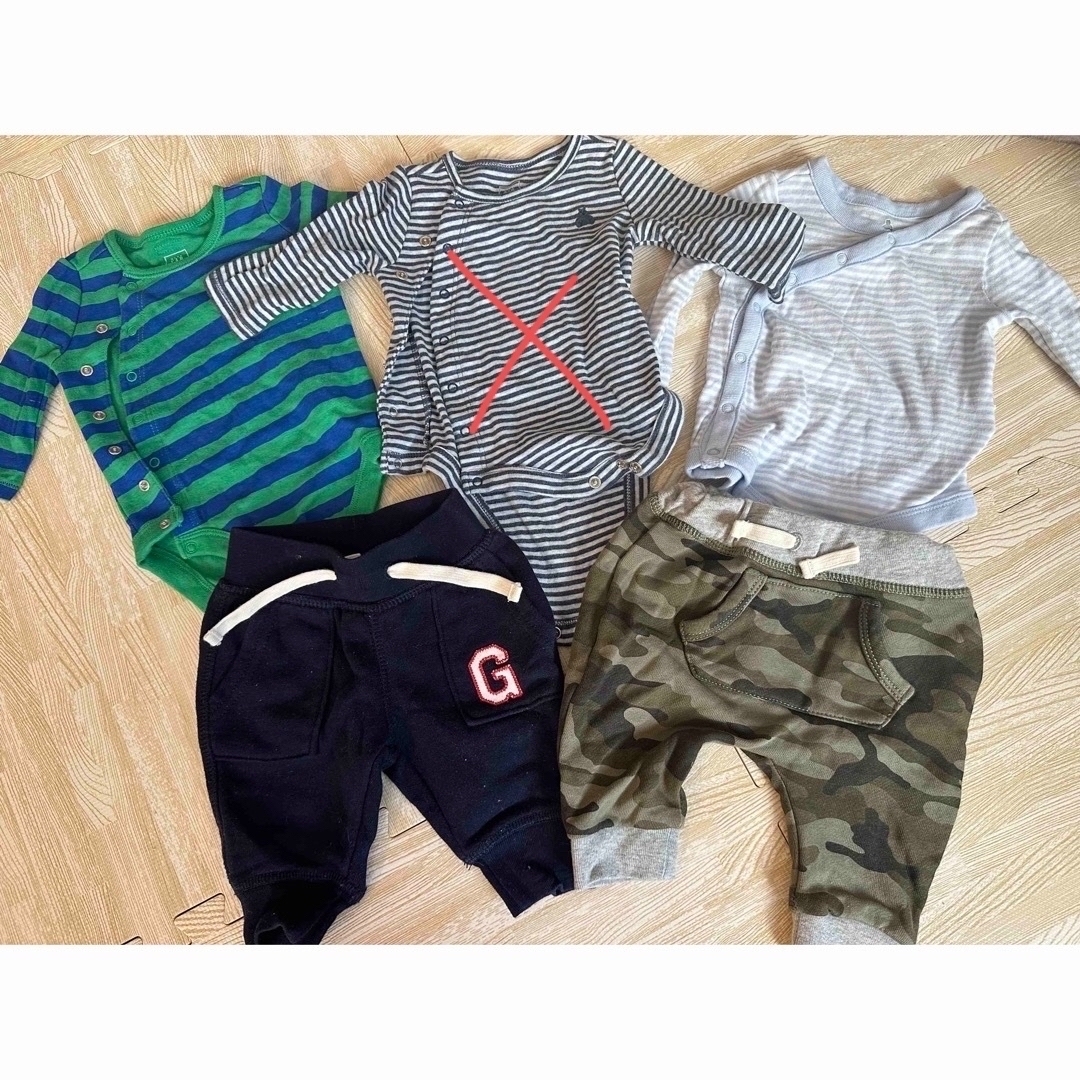 babyGAP(ベビーギャップ)の未使用2点含む　baby GAP 0-3month キッズ/ベビー/マタニティのベビー服(~85cm)(パンツ)の商品写真