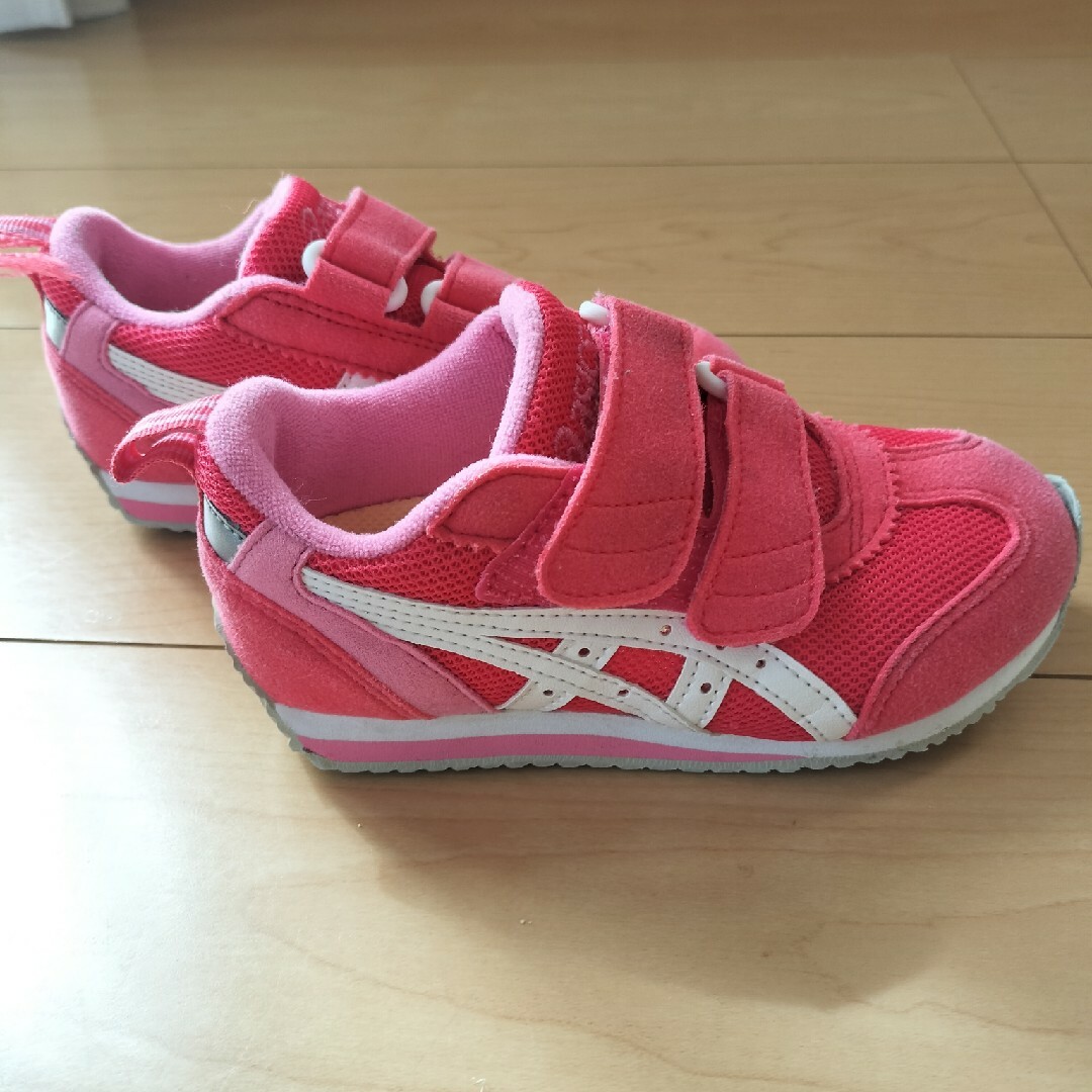 asics(アシックス)のasicsスニーカー キッズ/ベビー/マタニティのキッズ靴/シューズ(15cm~)(スニーカー)の商品写真