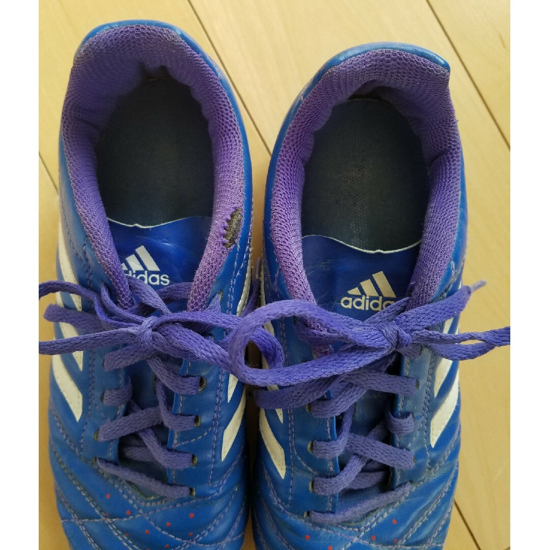 adidas(アディダス)のサッカースパイク　22.5　adidas　 フットサル スポーツ/アウトドアのサッカー/フットサル(シューズ)の商品写真