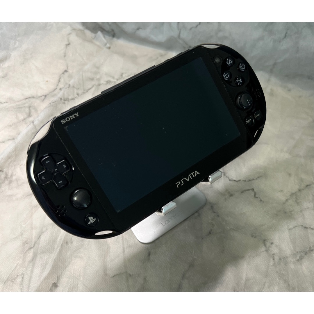 PSVITA 本体　PCH-2000ホワイト　充電器　ソフト付き