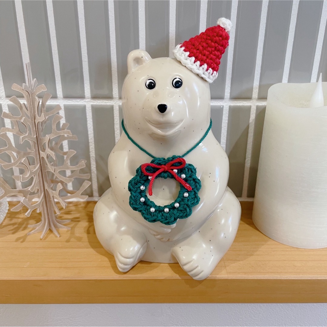 しろくま貯金箱　クリスマス帽子　リース首飾り　スヌード ハンドメイドのインテリア/家具(インテリア雑貨)の商品写真