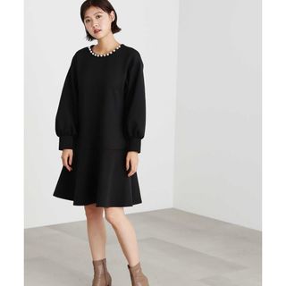 ジルスチュアート(JILLSTUART)のジルスチュアート　パール付きワンピース(ひざ丈ワンピース)