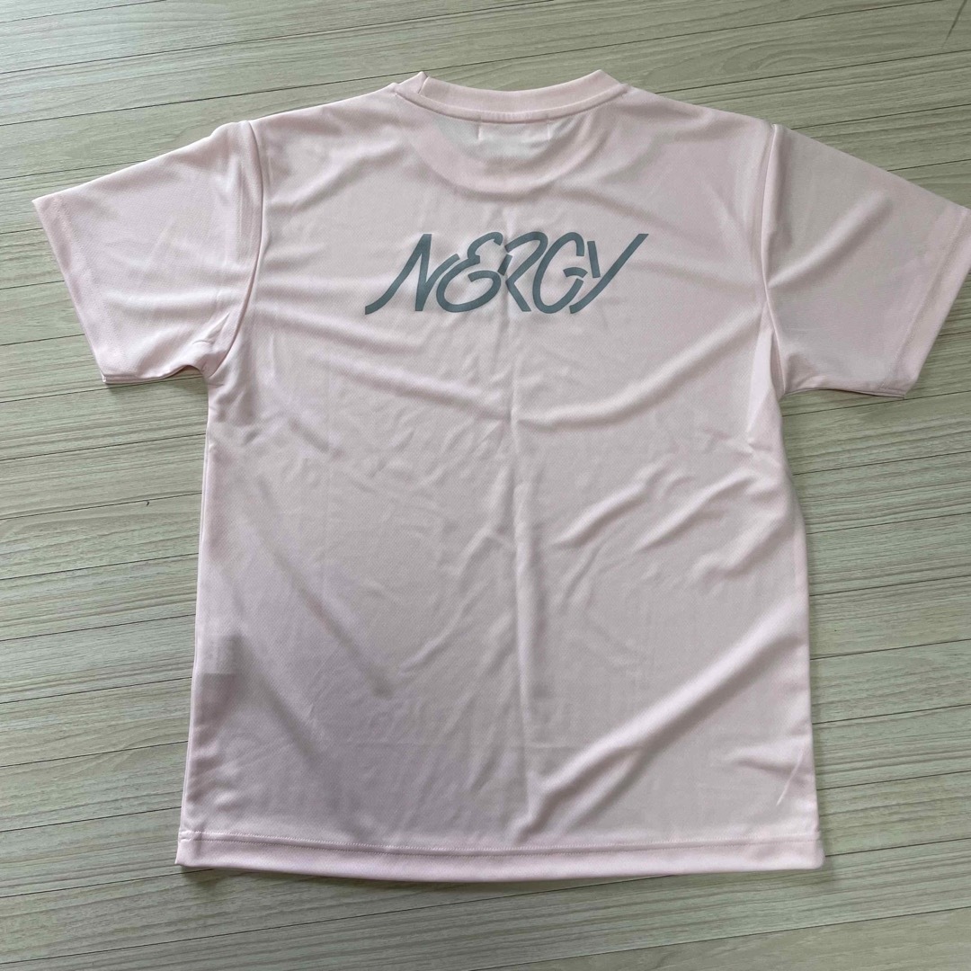 NERGY(ナージー)のNERGY ピンクTシャツ スポーツ/アウトドアのトレーニング/エクササイズ(トレーニング用品)の商品写真