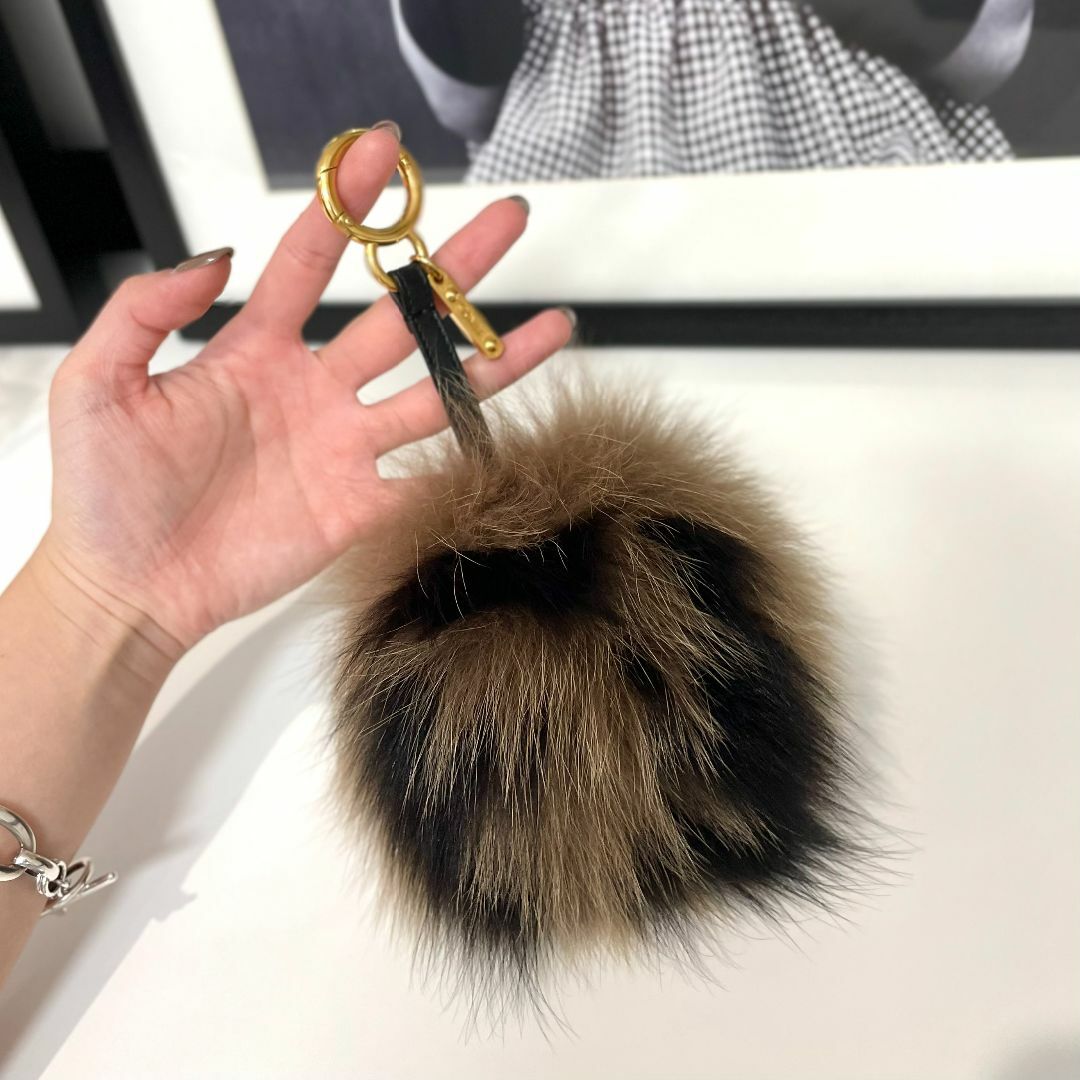 FENDI フェンディ FFロゴ ポンポンチャーム 定価10万-