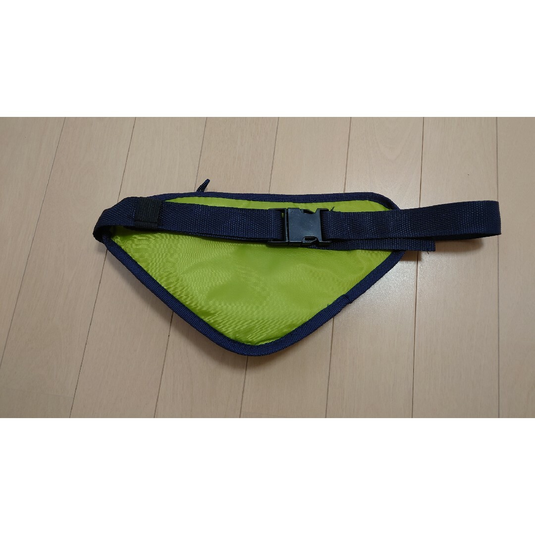 アクティブウォーキングポーチ　グリーン　緑 レディースのバッグ(ボディバッグ/ウエストポーチ)の商品写真