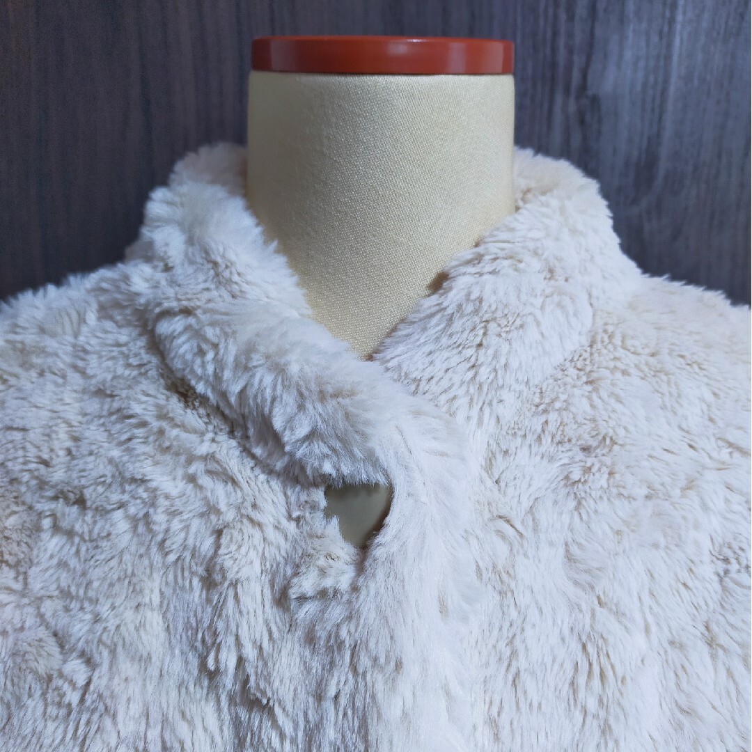 フェイクファーコート レディースのジャケット/アウター(毛皮/ファーコート)の商品写真