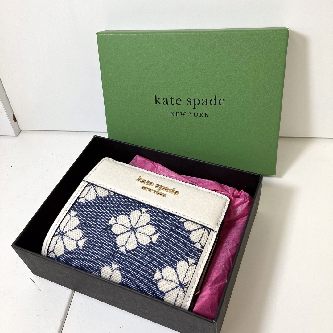 新品 未使用 kate spade new york 2つ折り財布 箱付き