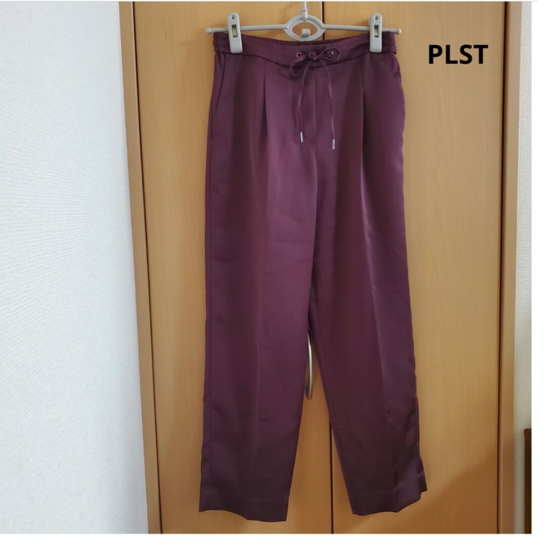 PLST(プラステ)のPLSTサテンイージーテーパードパンツ レディースのパンツ(カジュアルパンツ)の商品写真