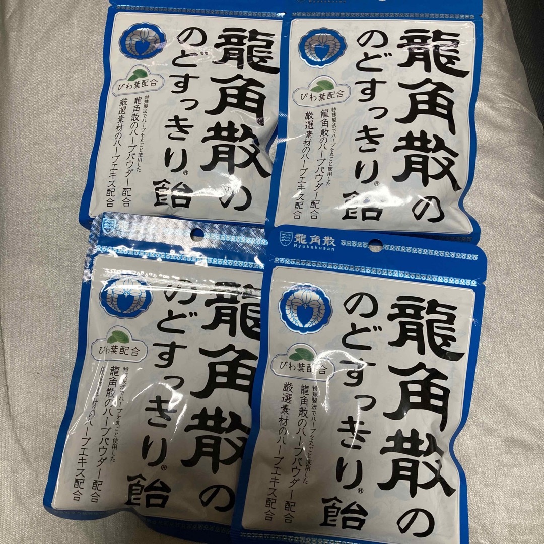 龍角散(リュウカクサン)の龍角散のどすっきり飴、びわ葉配合、100g、4袋 食品/飲料/酒の健康食品(その他)の商品写真