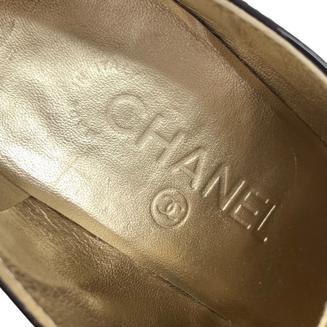 CHANEL(シャネル)のシャネル ブーツ ショートブーツ パテント ブラック レディースの靴/シューズ(ブーティ)の商品写真