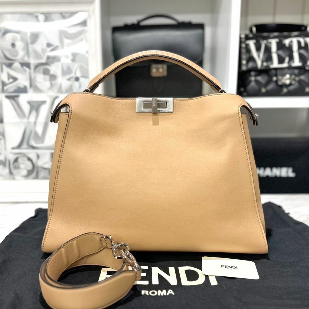 FENDI(フェンディ)の美品☆　フェンディ　ピーカブー　エッセンシャル　ラージ　2way　8BN300 レディースのバッグ(ハンドバッグ)の商品写真