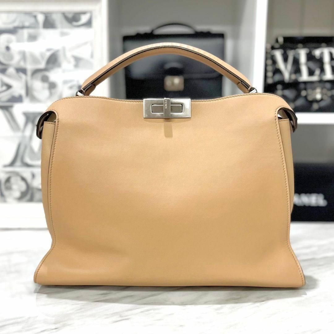 FENDI - 美品☆ フェンディ ピーカブー エッセンシャル ラージ FENDI - 美品☆ フェンディ ピーカブー エッセンシャル ラージ