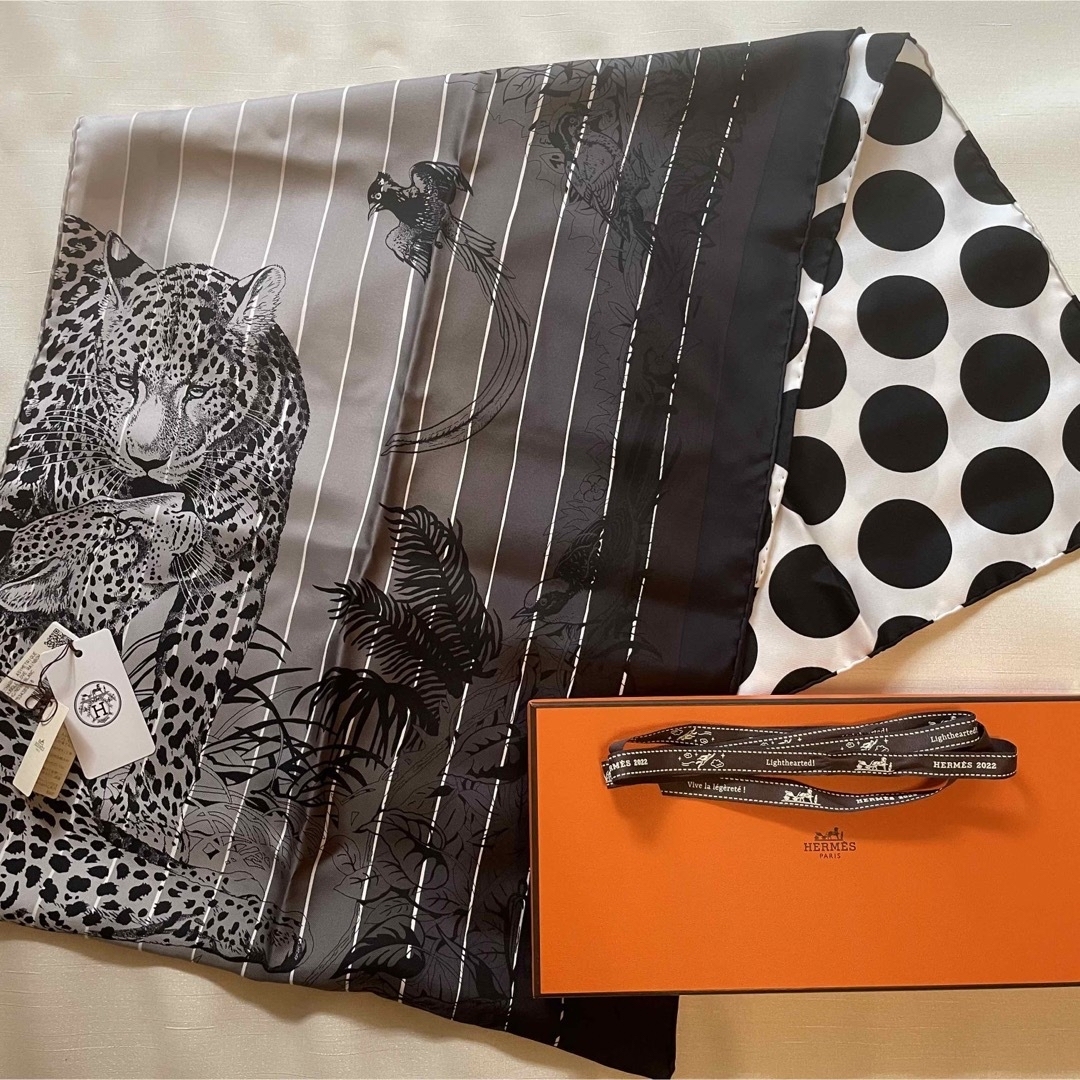 HERMES - エルメス シルクマフラー ジャングルラブ ドット 白 黒 HERMES - エルメス シルクマフラー ジャングルラブ ドット 白 黒