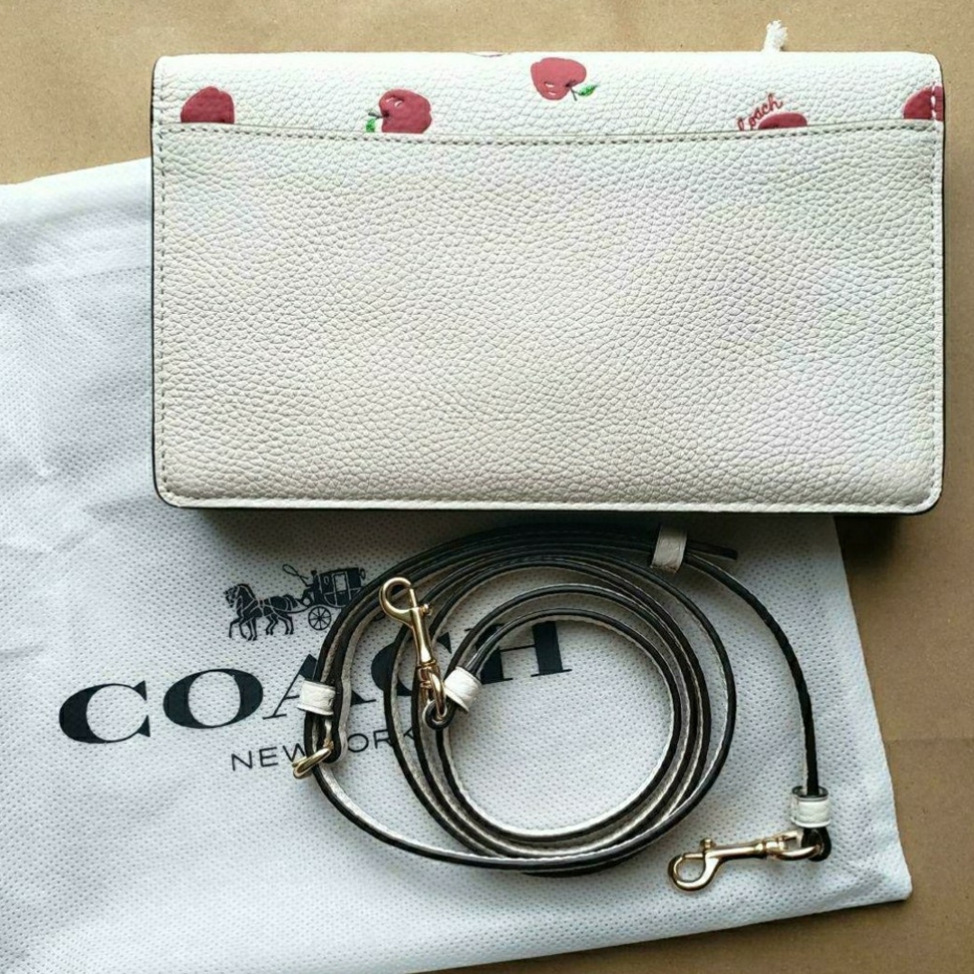 COACH(コーチ)のCOACH ヘイデン アップルプリント(ホワイト) ★ 未使用品 レディースのバッグ(ショルダーバッグ)の商品写真