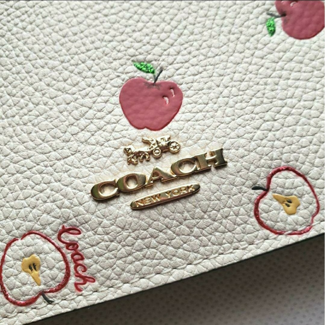 COACH(コーチ)のCOACH ヘイデン アップルプリント(ホワイト) ★ 未使用品 レディースのバッグ(ショルダーバッグ)の商品写真