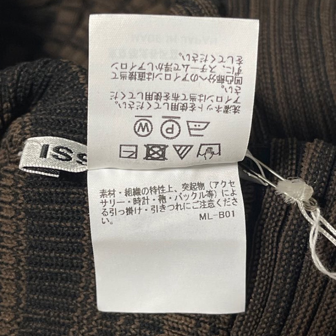 ISSEY MIYAKE(イッセイミヤケ)の未使用　ISSEYMIYAKE 23SS  半袖 トップス ニット レディースのトップス(Tシャツ(半袖/袖なし))の商品写真