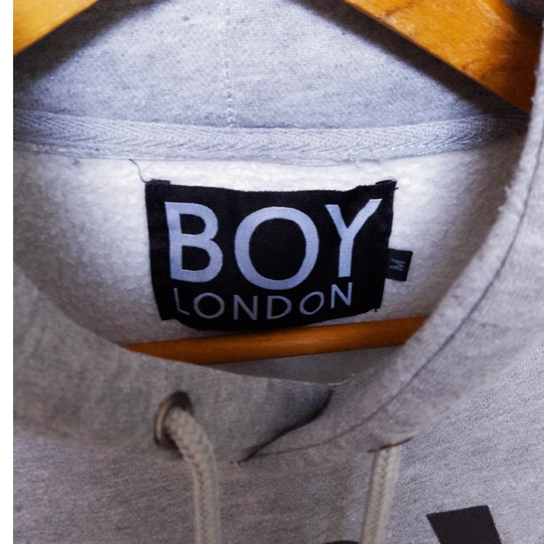 Boy London(ボーイロンドン)のグレー　パーカー　Mサイズ　フード付き メンズのトップス(パーカー)の商品写真