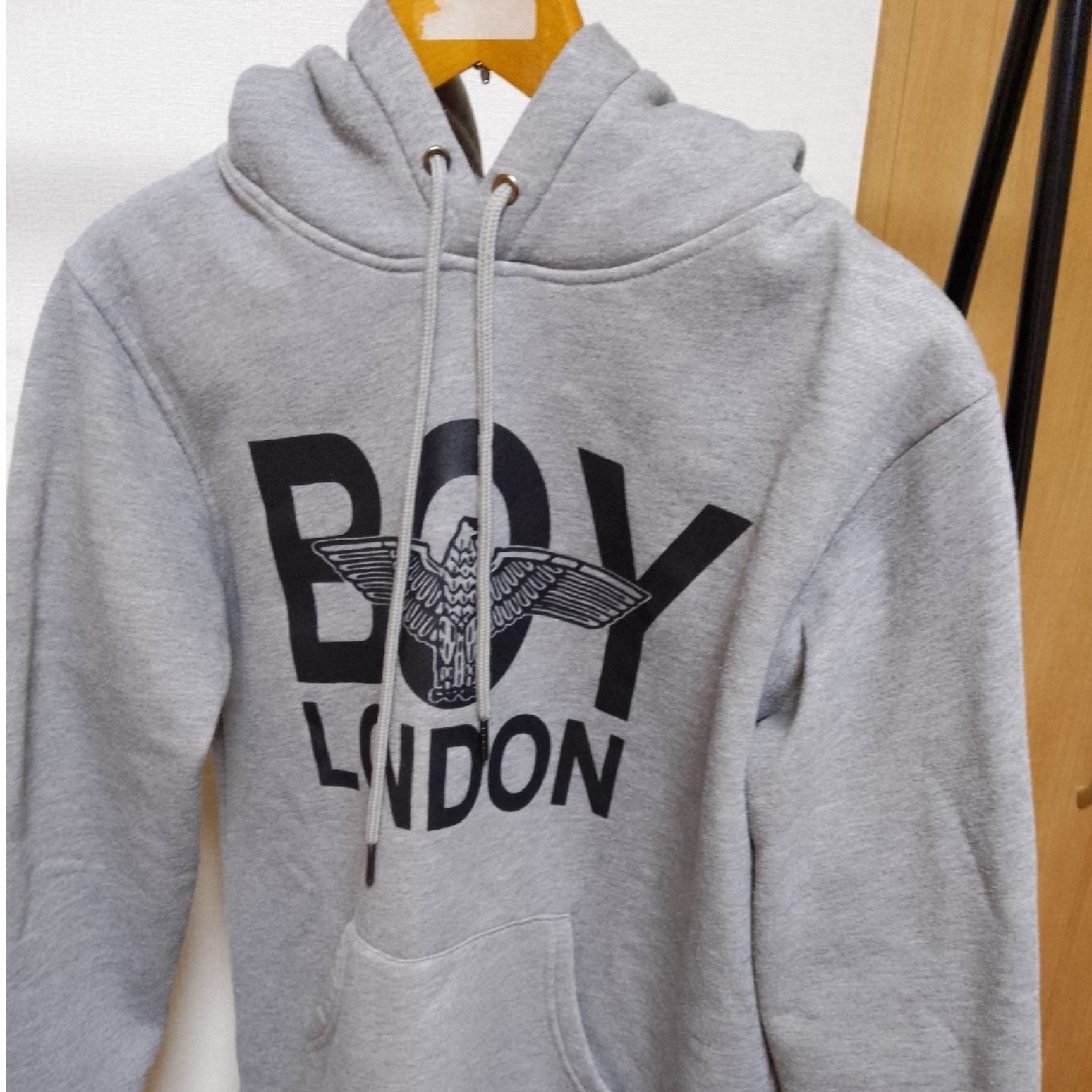 Boy London(ボーイロンドン)のグレー　パーカー　Mサイズ　フード付き メンズのトップス(パーカー)の商品写真