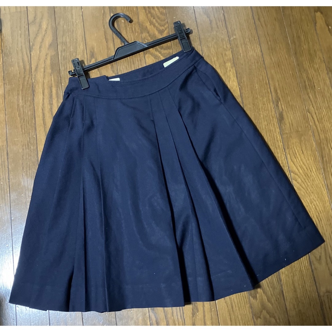 プリーツスカート　こん色 レディースのスカート(ひざ丈スカート)の商品写真