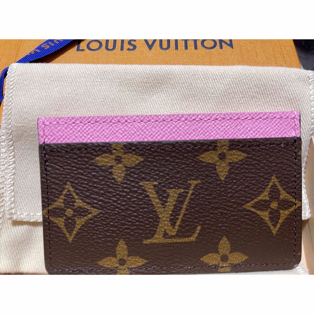 LOUIS VUITTON(ルイヴィトン)のルイヴィトン  新品　ヴィヴィエンヌ　立体　カードケース　袋　箱　リボン　完売品 メンズのファッション小物(名刺入れ/定期入れ)の商品写真