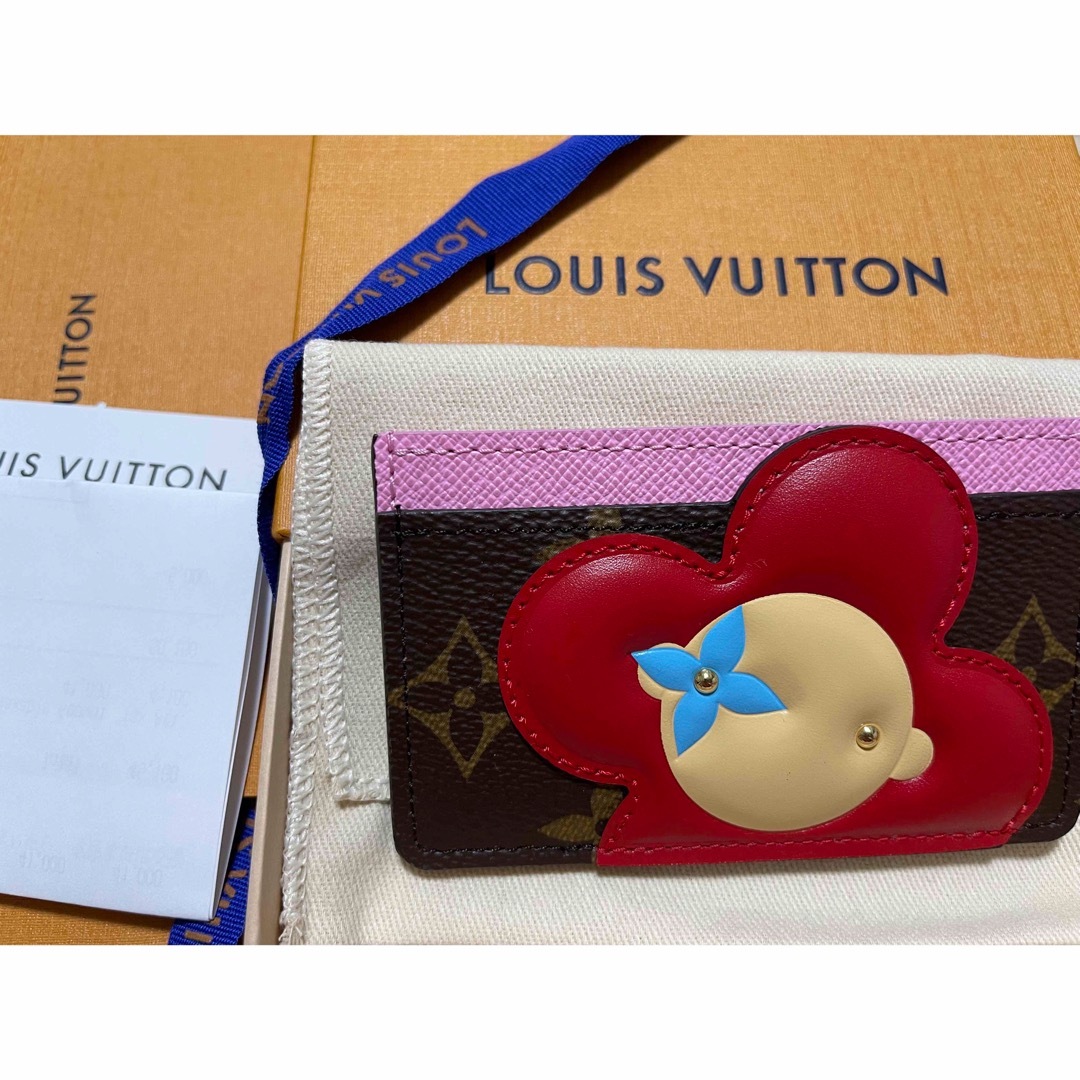 LOUIS VUITTON(ルイヴィトン)のルイヴィトン  新品　ヴィヴィエンヌ　立体　カードケース　袋　箱　リボン　完売品 メンズのファッション小物(名刺入れ/定期入れ)の商品写真