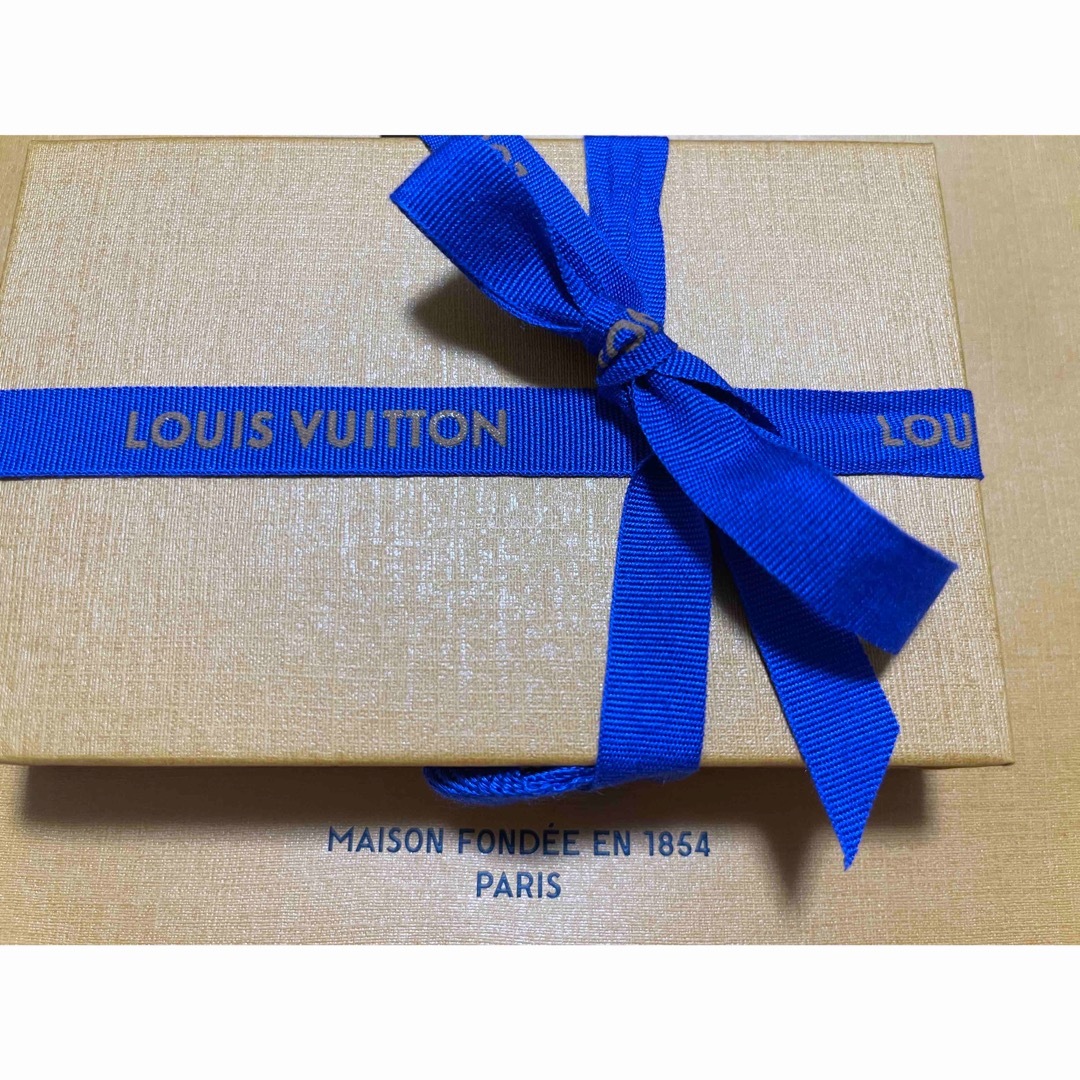LOUIS VUITTON(ルイヴィトン)のルイヴィトン  新品　ヴィヴィエンヌ　立体　カードケース　袋　箱　リボン　完売品 メンズのファッション小物(名刺入れ/定期入れ)の商品写真
