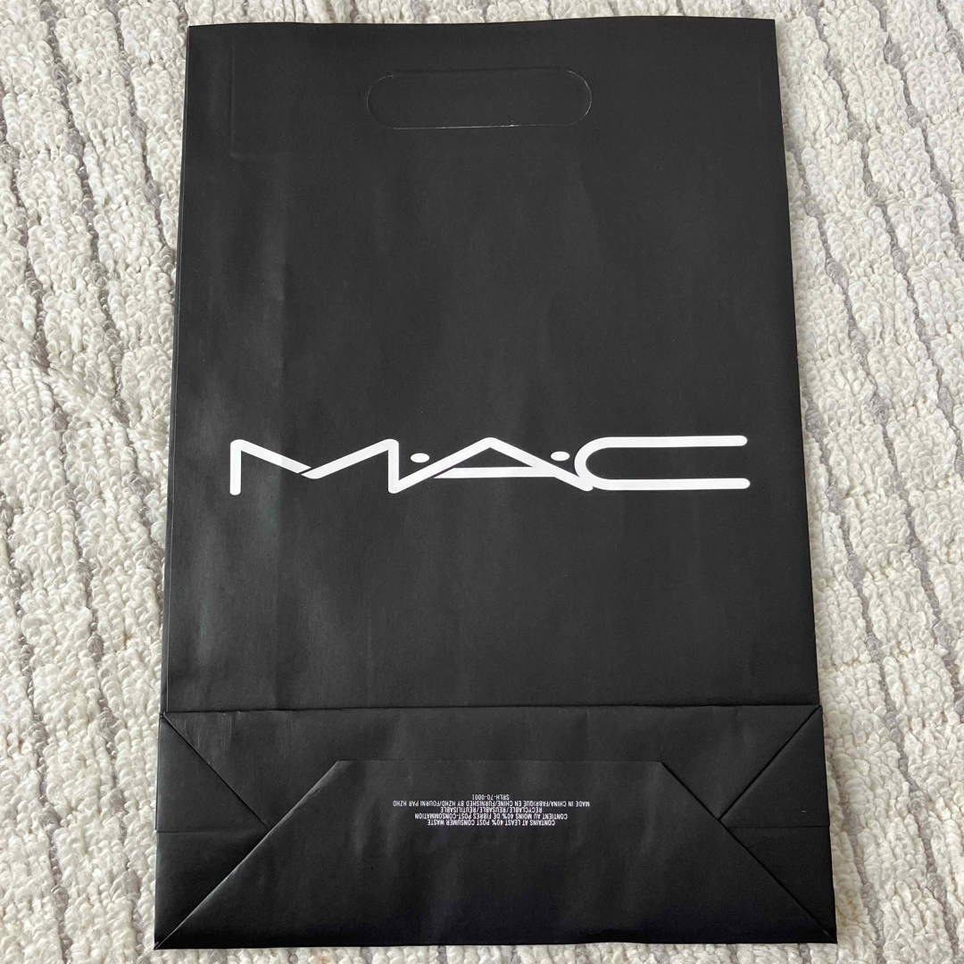 MAC(マック)のMAC  紙袋 レディースのバッグ(ショップ袋)の商品写真