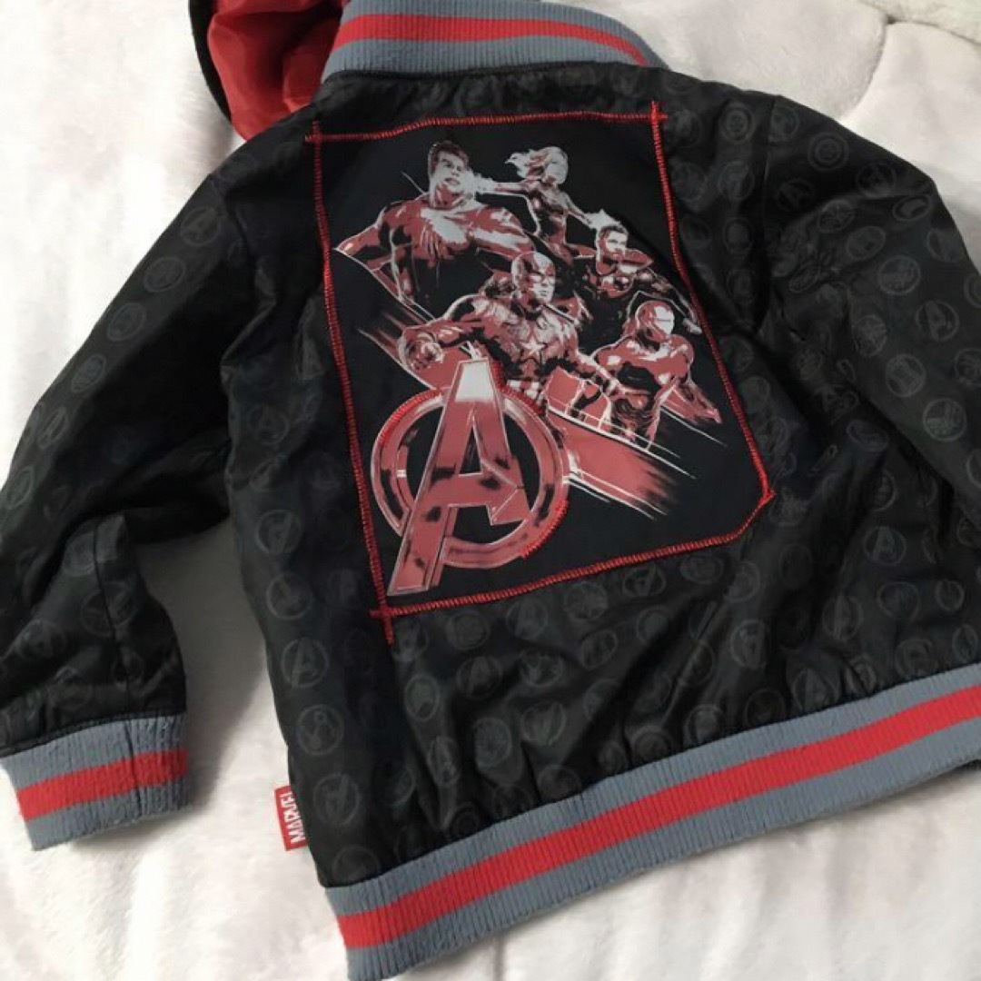 MARVEL(マーベル)のマーベル アベンジャーズ キッズパーカー2T 赤 キッズ/ベビー/マタニティのキッズ服男の子用(90cm~)(ジャケット/上着)の商品写真