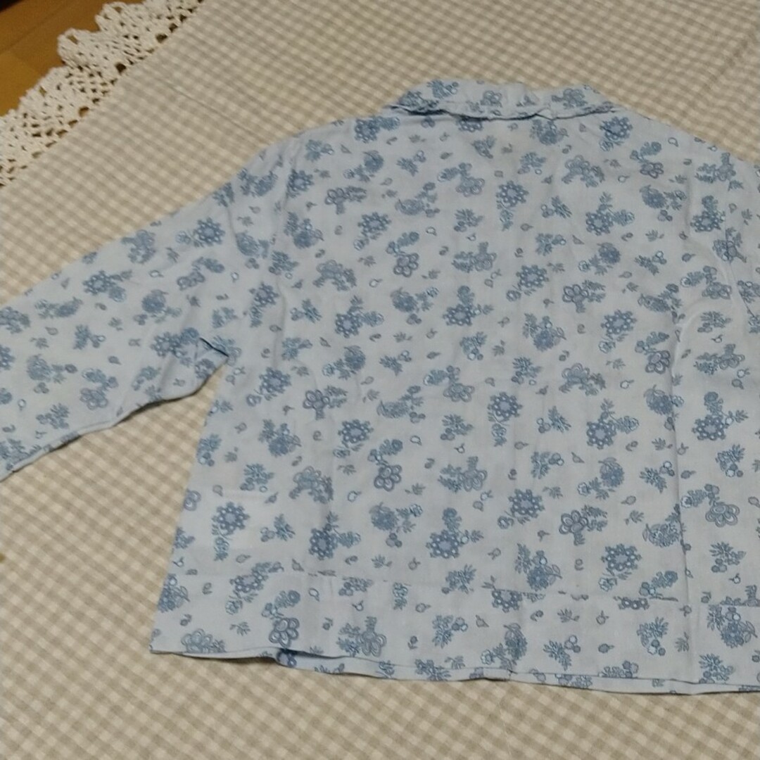 UNIQLO(ユニクロ)の花柄シャツ　ユニクロ　110 キッズ/ベビー/マタニティのキッズ服女の子用(90cm~)(ブラウス)の商品写真